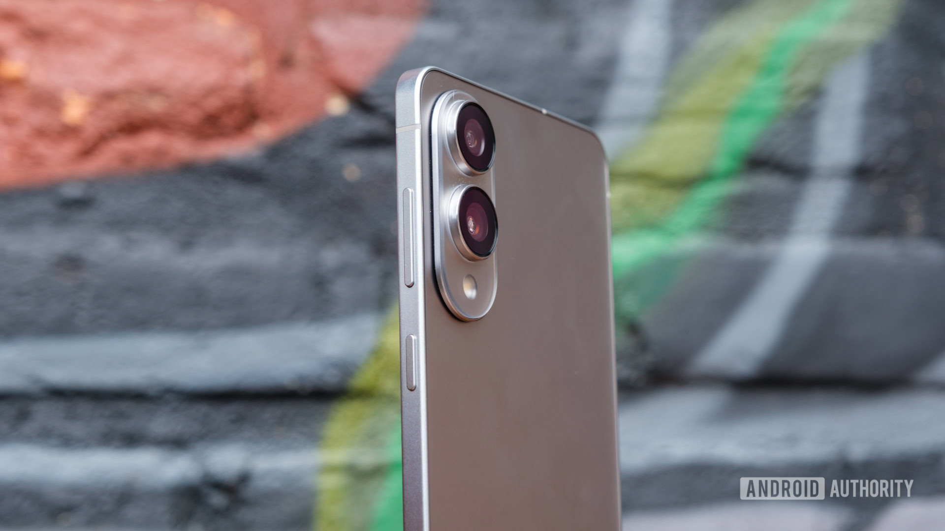 Samsung Galaxy S25 EDGE is sold