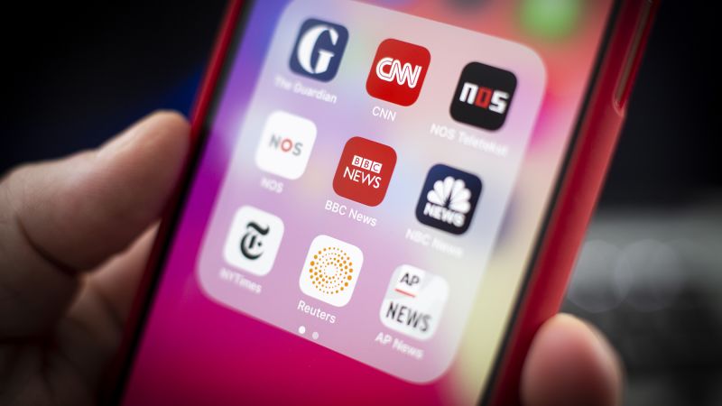 Phone users bombed by news signals, turn them off, work shows