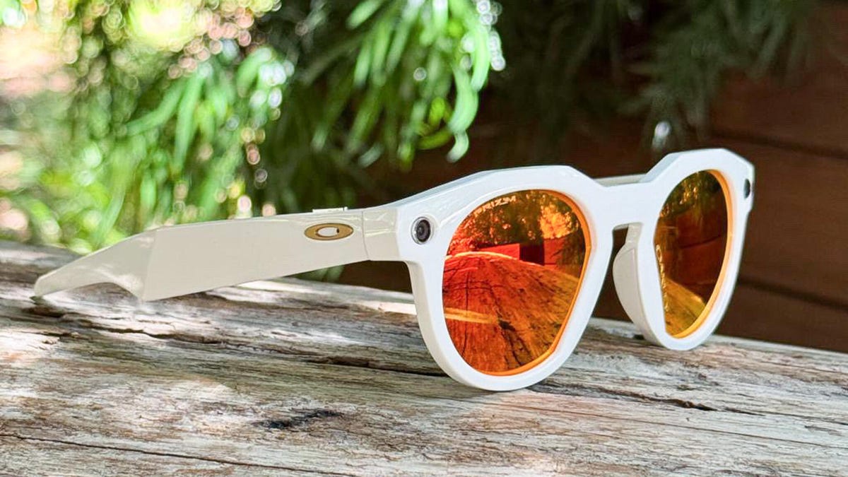 New smart goggles 399 $ Oakley Oakley Beat the Ray-Bans in almost every way