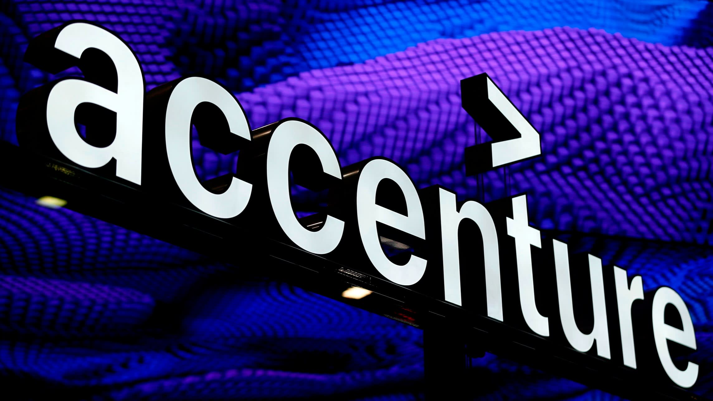 Accenture says CEO is adding employment consultants due to uncertainty – Financial Times