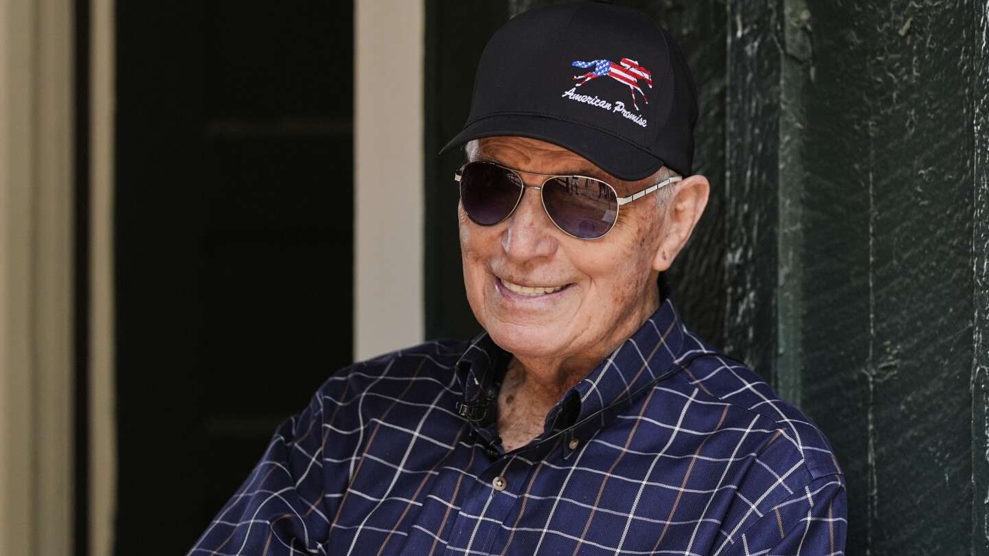 Hall of Famer D. Wayne Lukas admitted to hospital and will not return after training, says family says