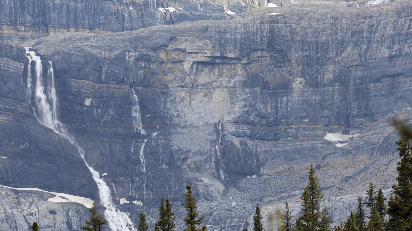 Climbers were hit by rock fall in Banff, killing 1 and injuring 3
